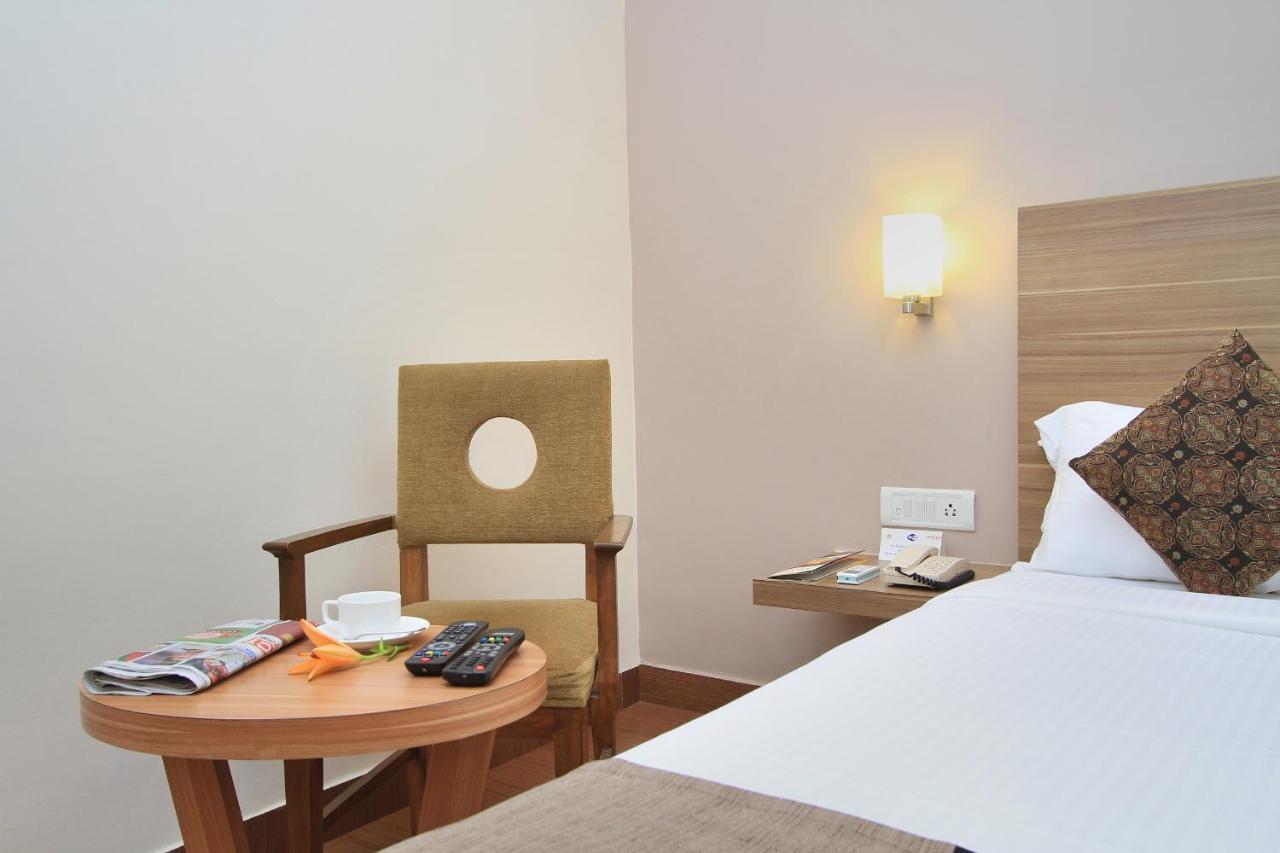 Octave La Sara Vista Otel Bangalore Dış mekan fotoğraf